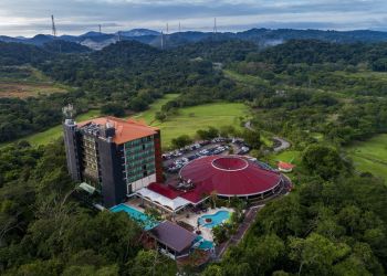 Day Pass at Summit Rainforest & Golf Resort